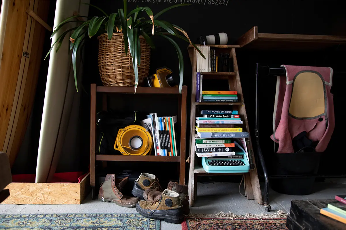 book shelf at hailer